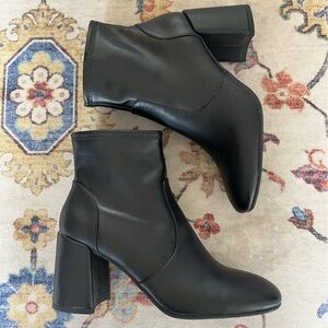 Elegant Black Ankle Boots